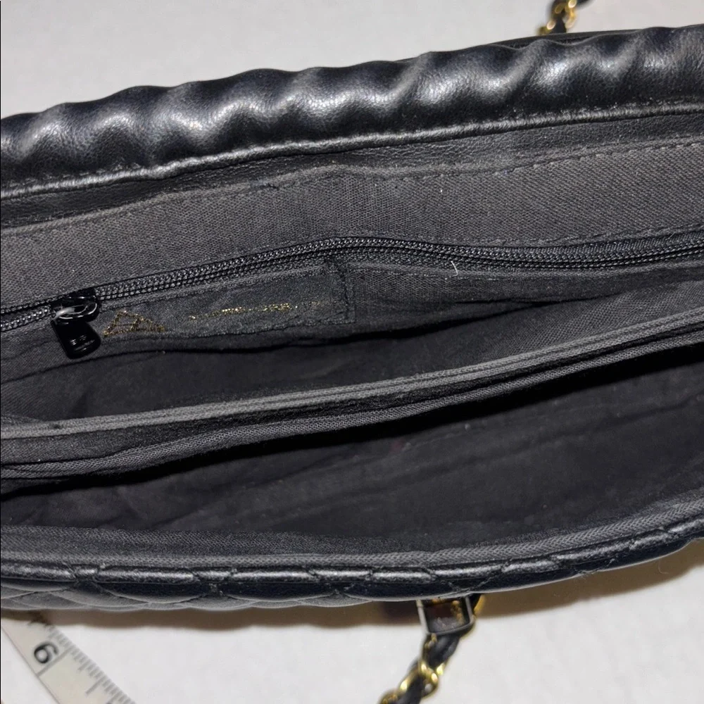 EMPIRE-ORR.INC BRAND BLACK QUILTED FAUX LEATHER CROSSBODY GOLD AND BLACK STRAP